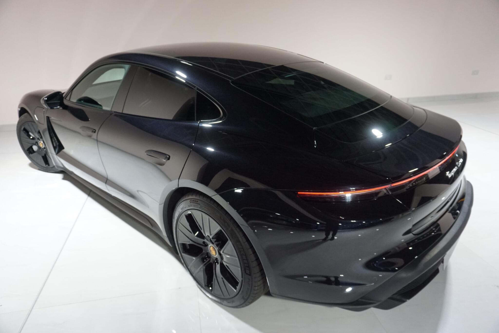 Porsche Taycan Performance Plus 93.4kWh Turbo Saloon 4dr Electric Auto 4WD (680 ps)